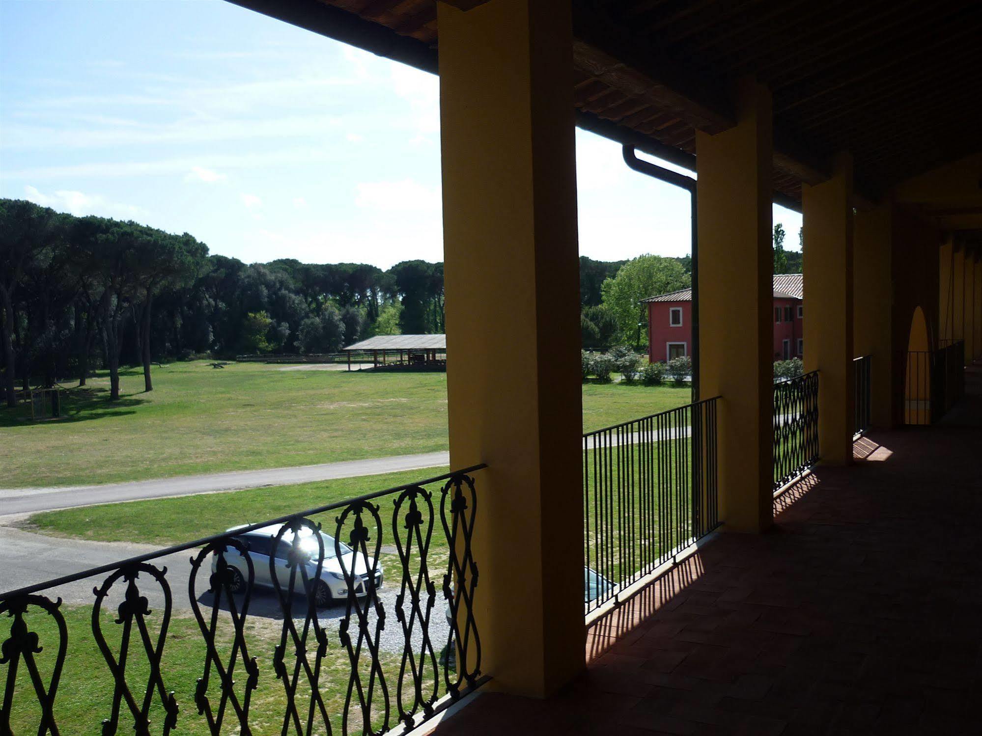 Hotel Casale La Sterpaia 3*