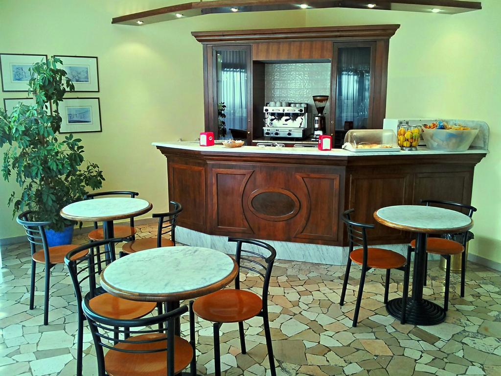 Ariston Hotel 3*