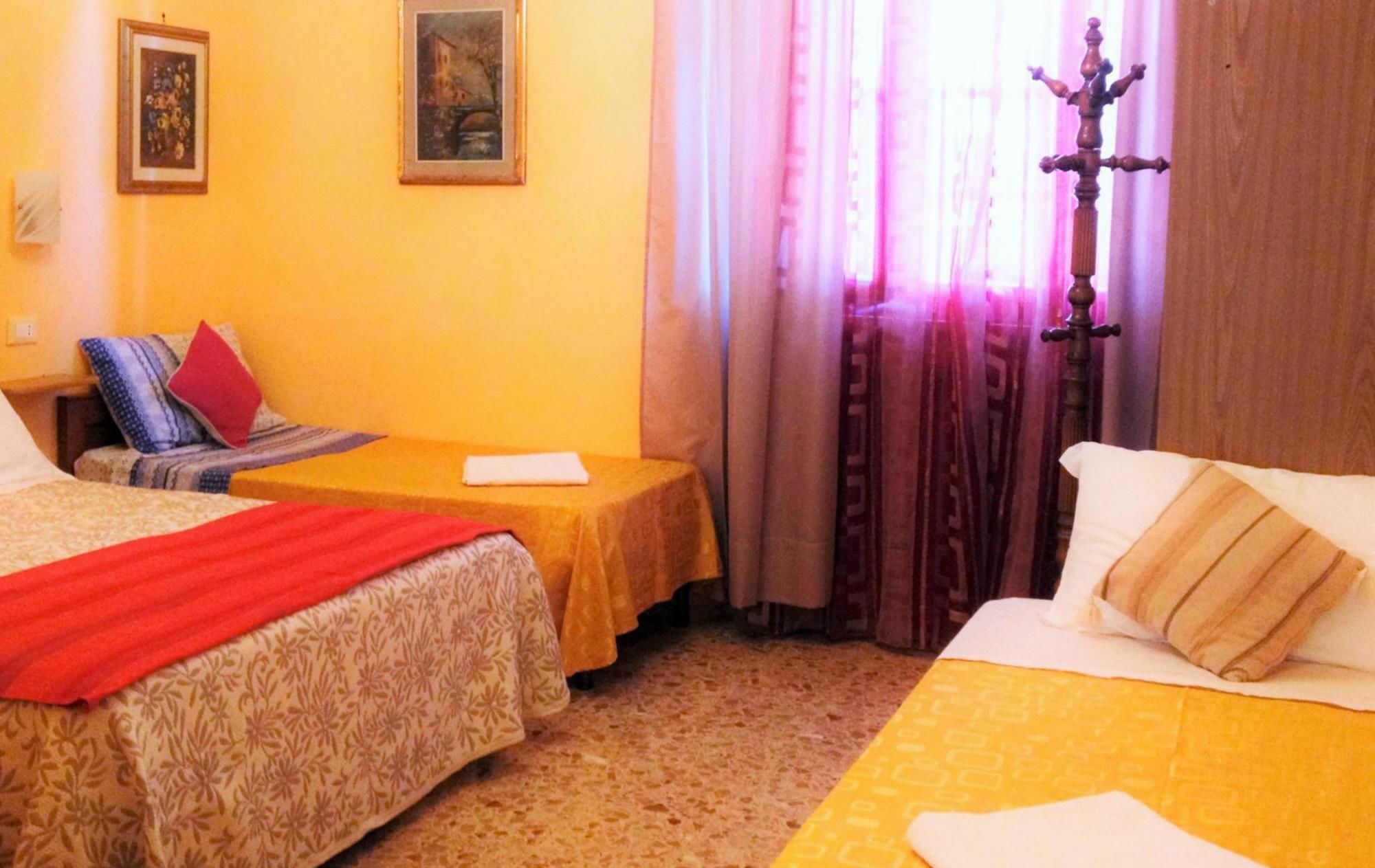 Bed & Breakfast A Casa Doina Airport2 Pisa