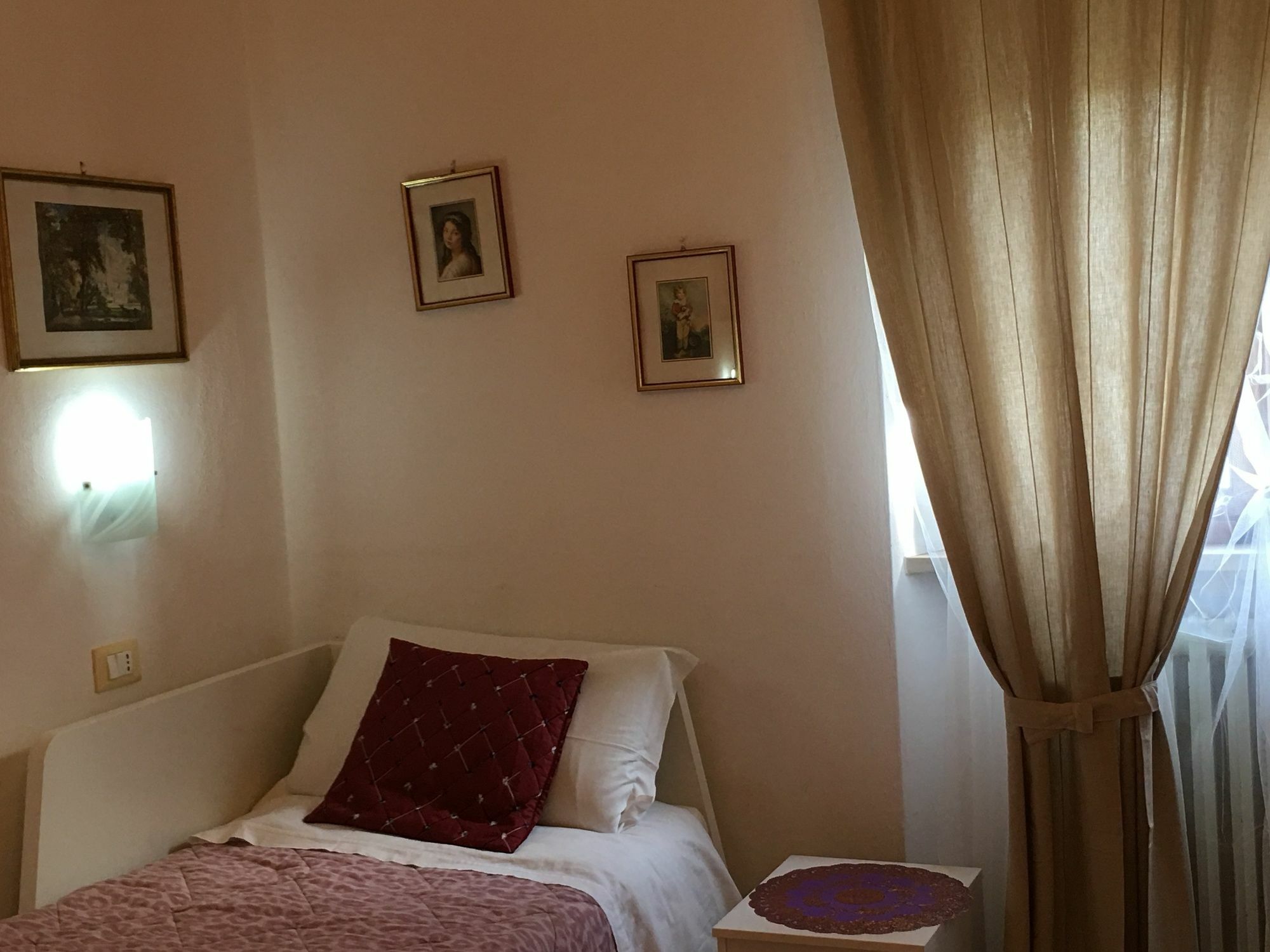 A Casa Doina Airport2 Bed & Breakfast Pisa