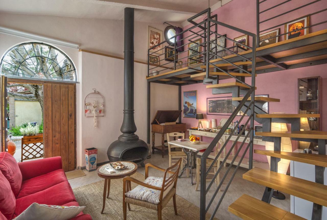 Queen Bed & Breakfast *