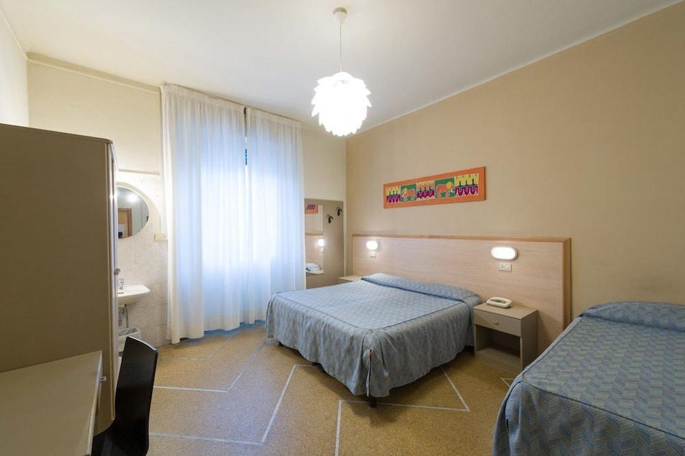 Moderno Hotel 2*