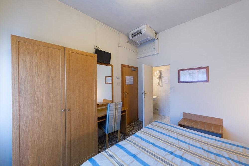 Moderno Hotel 2*