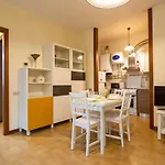 Altido Lovely Flat For 4 With Balcony And Free Parking