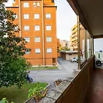 Altido Lovely Flat For 4 With Balcony And Free Parking