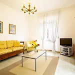 Sunny Corner Apartment
