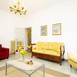 Sunny Corner Apartment