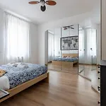 Lungarno Charismatic Apartment With Private Garden