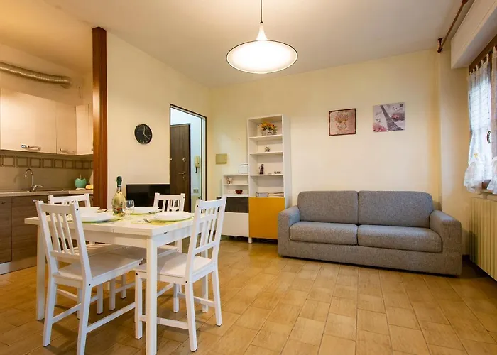 Altido Lovely Flat For 4 With Balcony And Free Parking