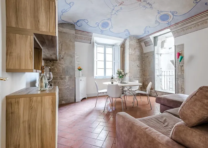 Hostly-Maison Le Vettovaglie-Historical Center