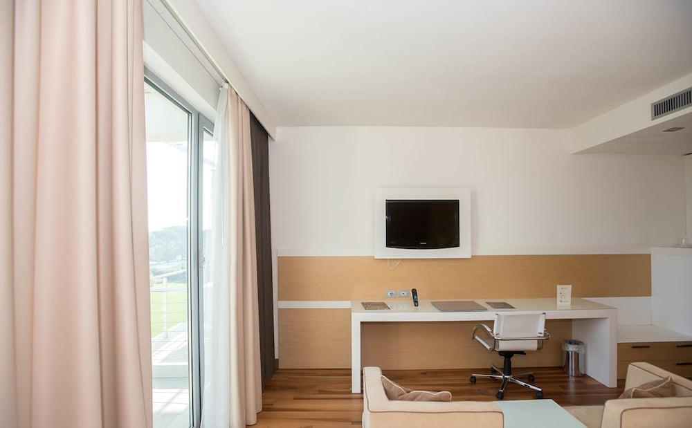Tower Plaza Hotel 5*
