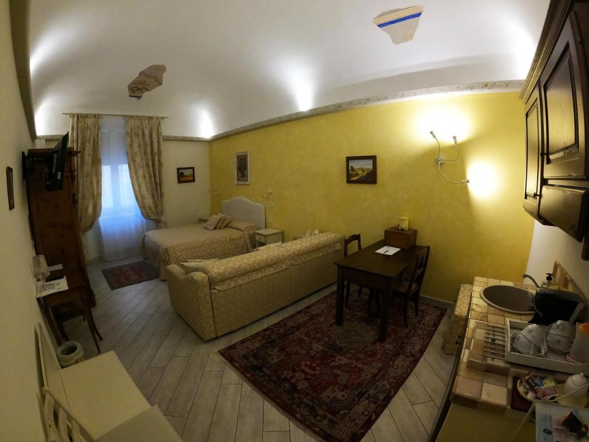 Bed & Breakfast Five Roses