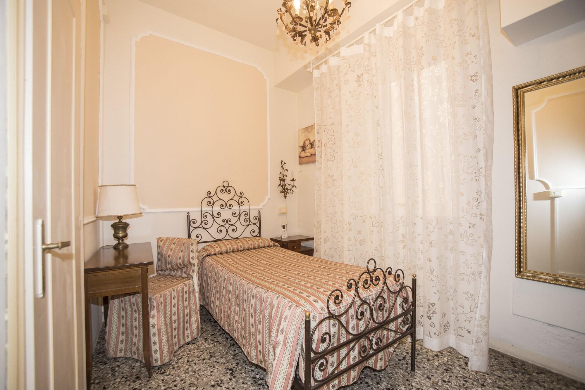 Centro Storico Bed & Breakfast 2*