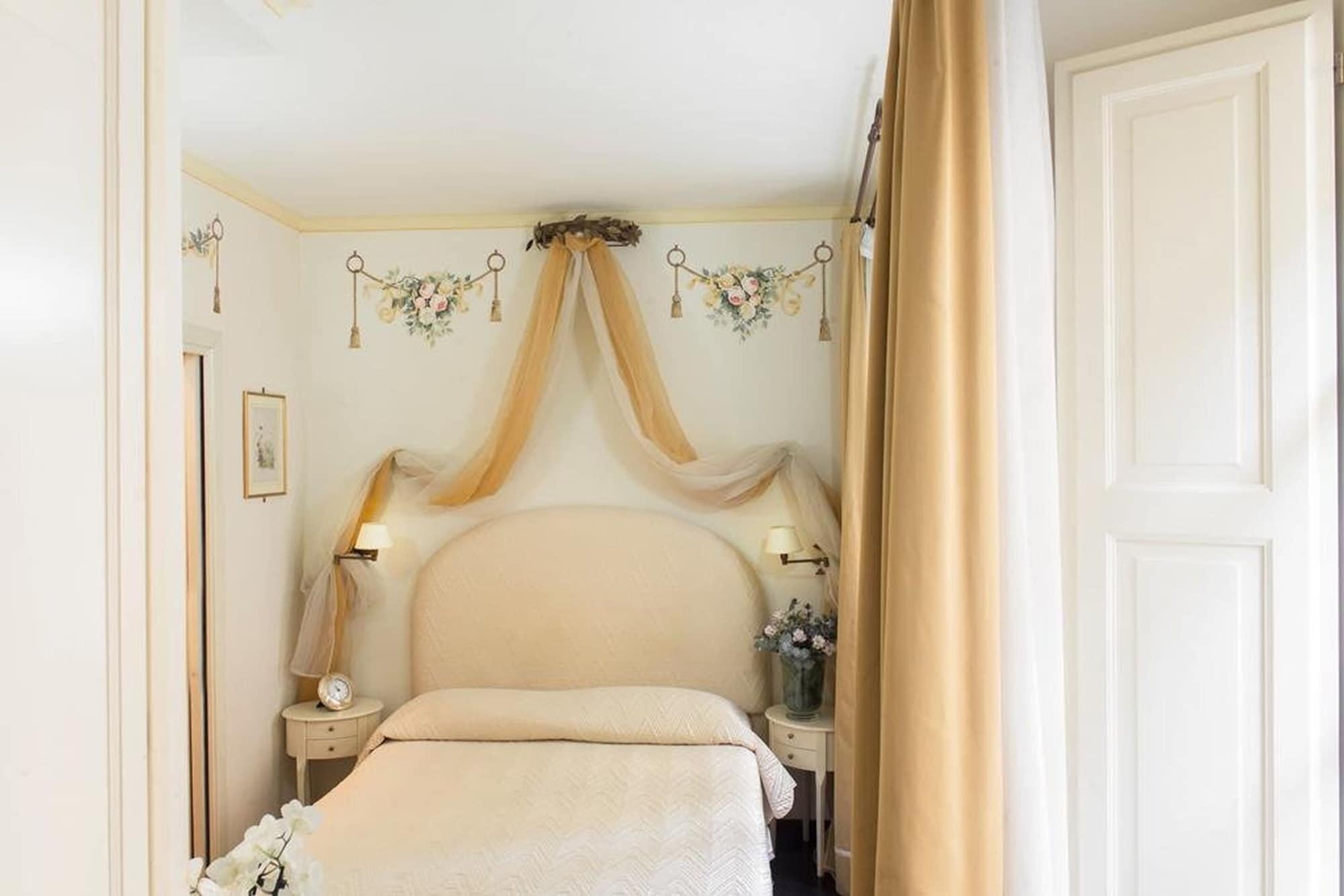 Bed & Breakfast Relais Dei Fiori Dimora D'epoca 3*