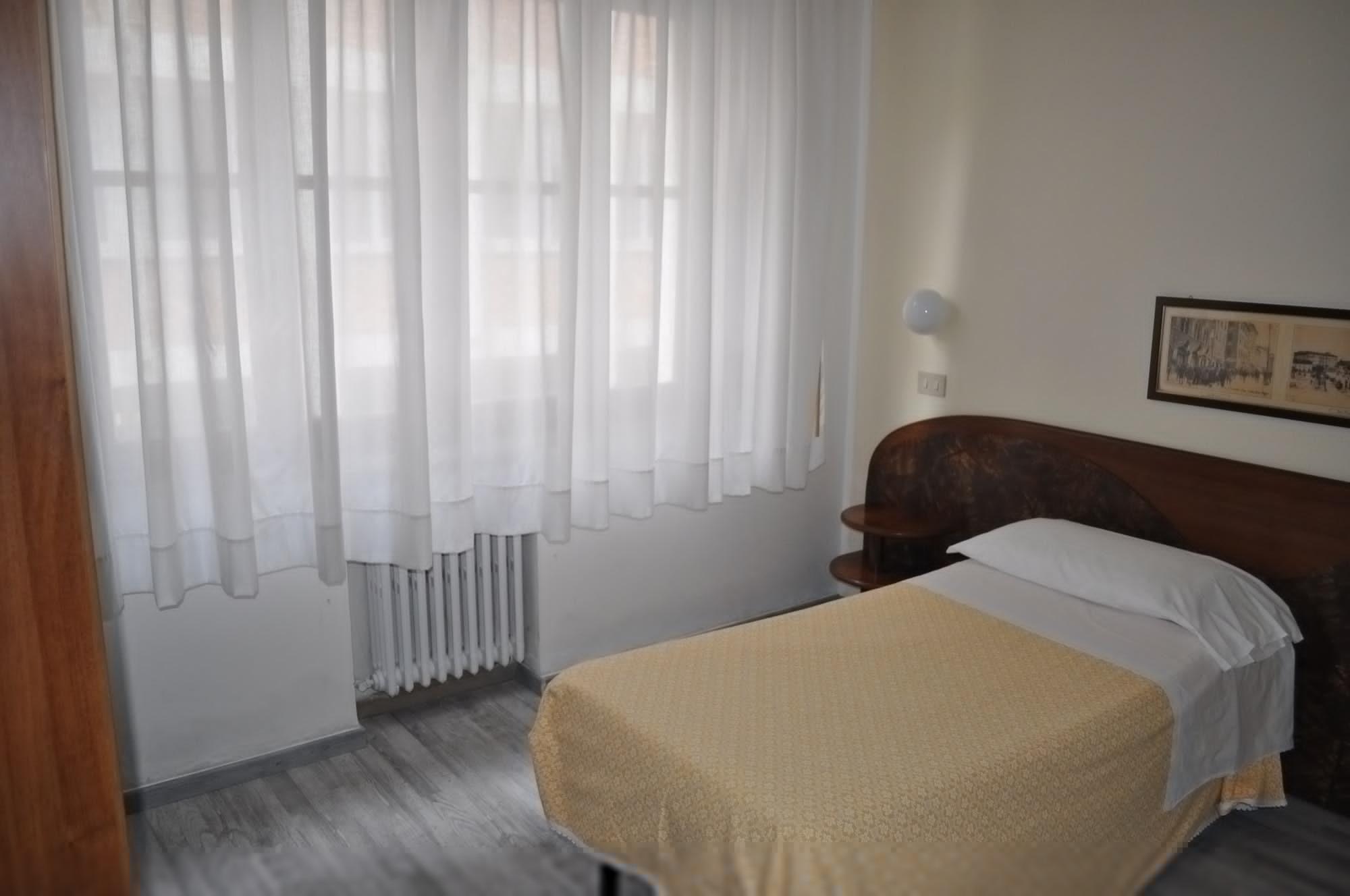 Hotel Cecile 2*