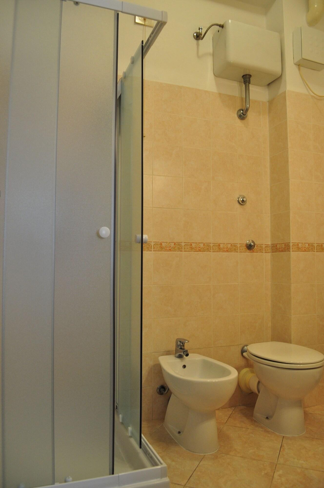 Cecile Hotel 2*