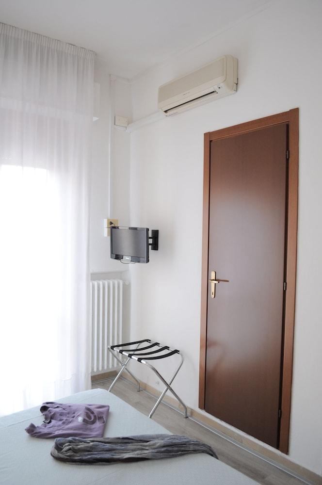 Cecile Hotel