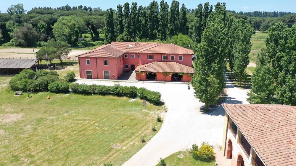 Hotel Casale La Sterpaia 3*