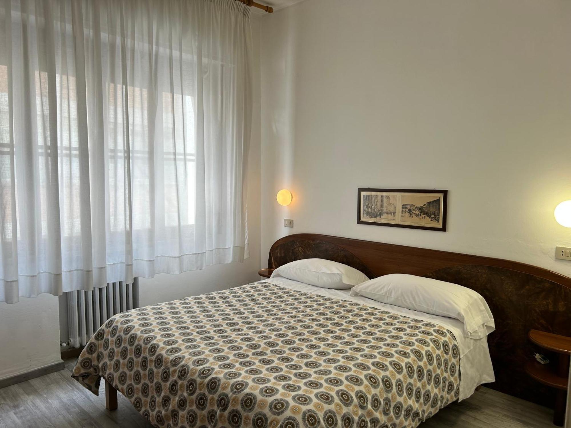 Cecile Hotel 2*