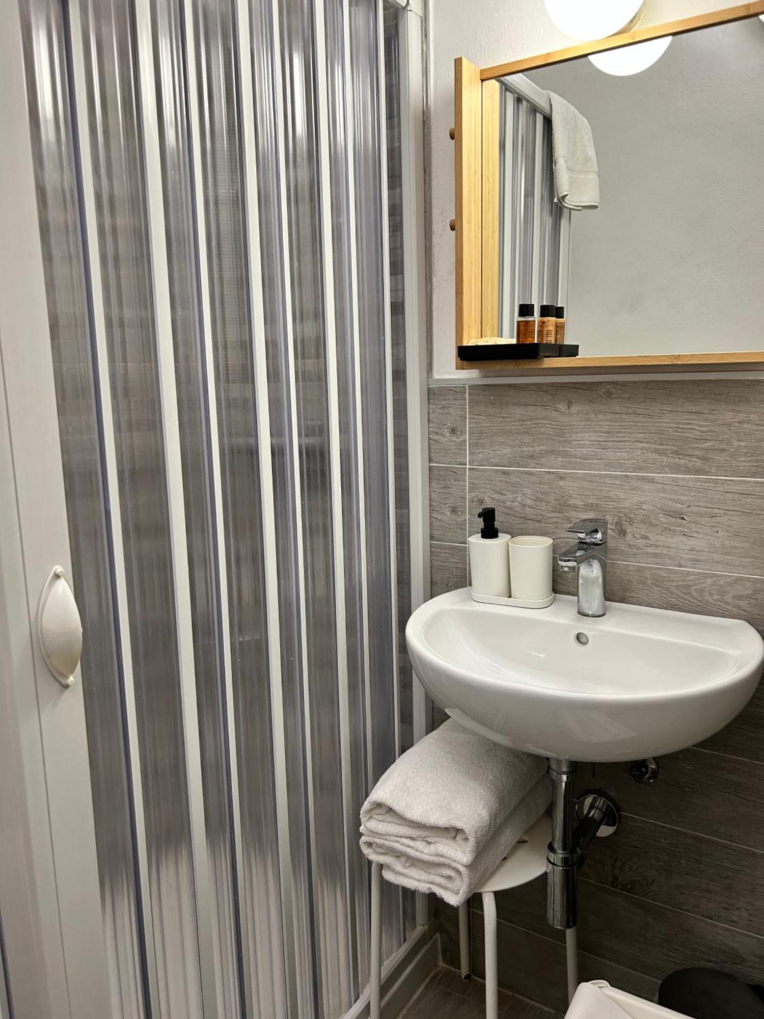 Cecile Hotel 2*