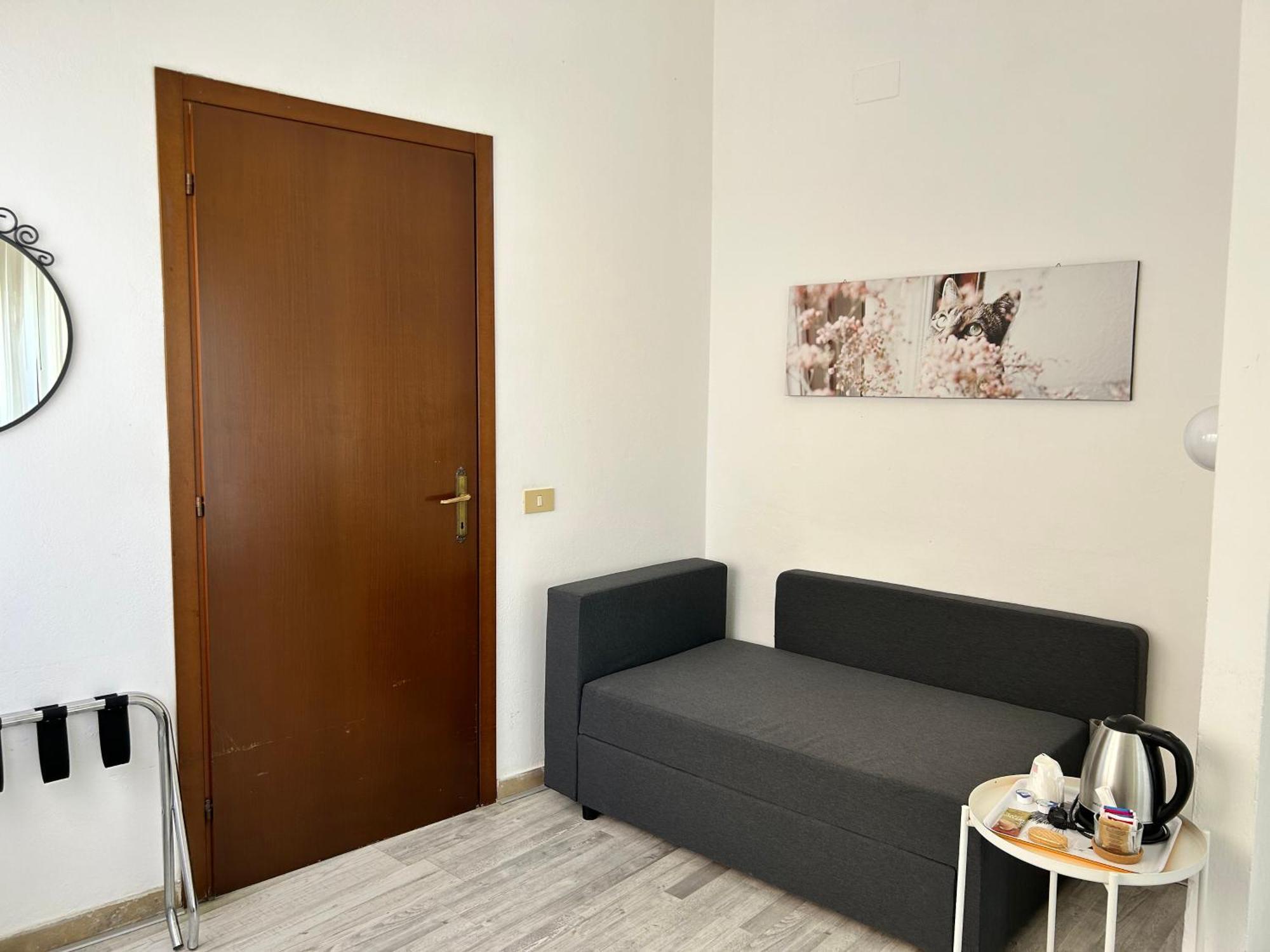 Cecile Hotel 2*