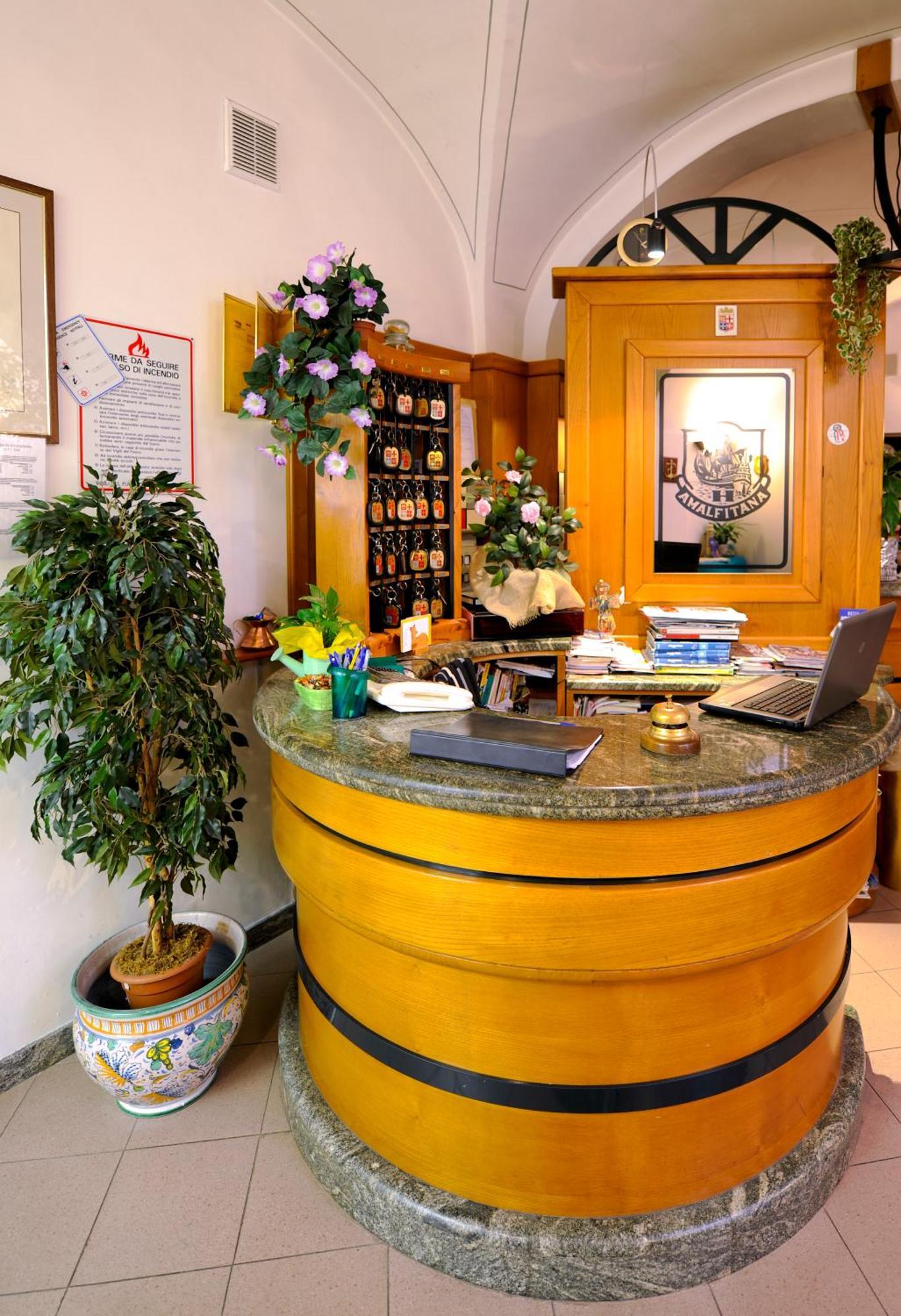 Hotel Amalfitana 2*
