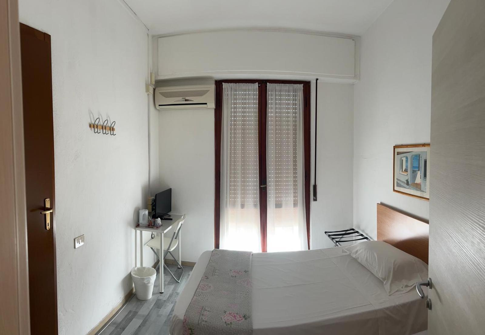 Cecile Hotel 2*