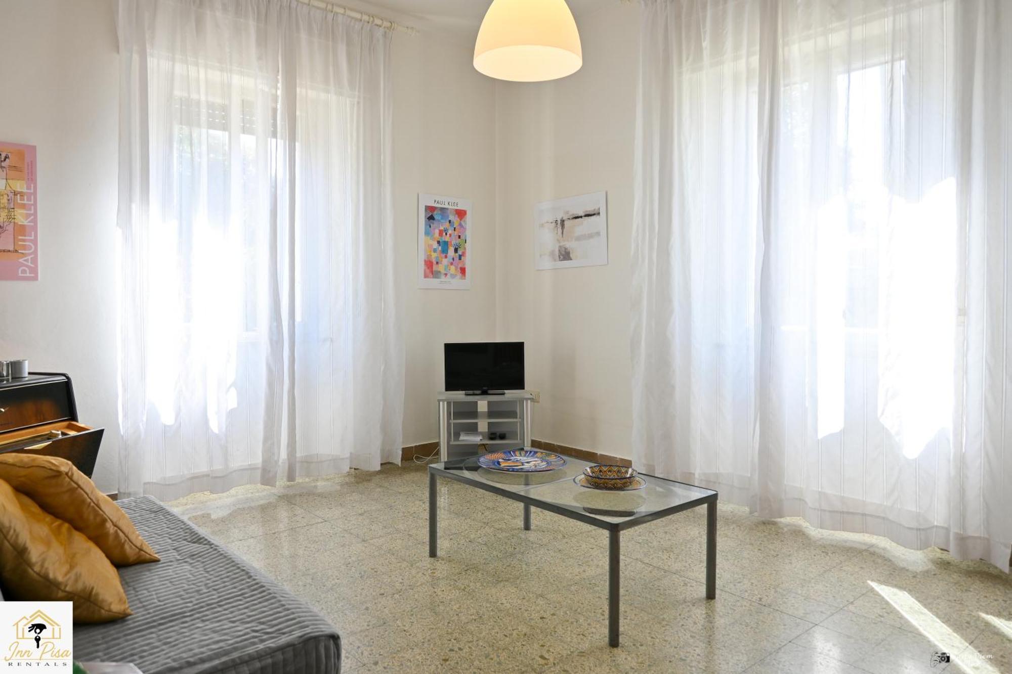 2 - Sunny Corner Flat Apartment *