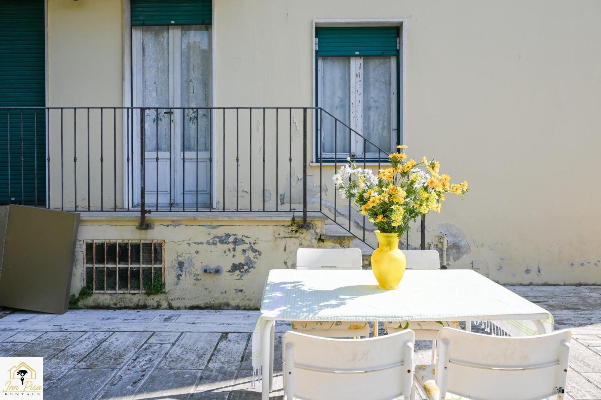Apartment 2 - Sunny Corner Flat *