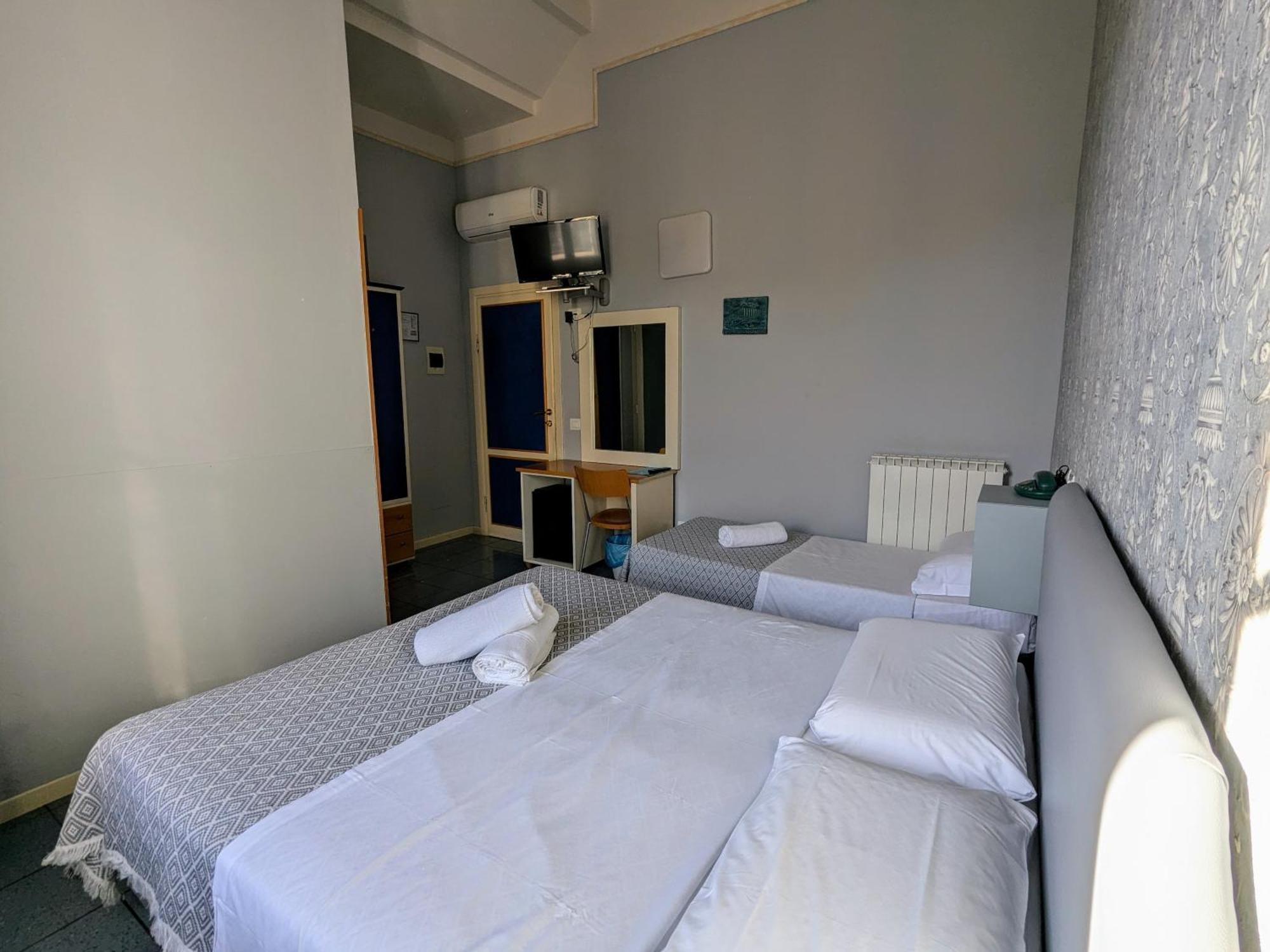 Hotel Athena 3*