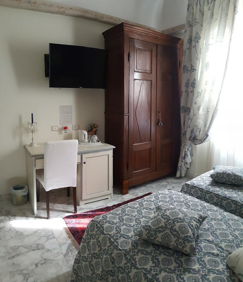Bed & Breakfast Five Roses
