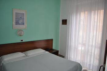 Hotel Cecile 2*