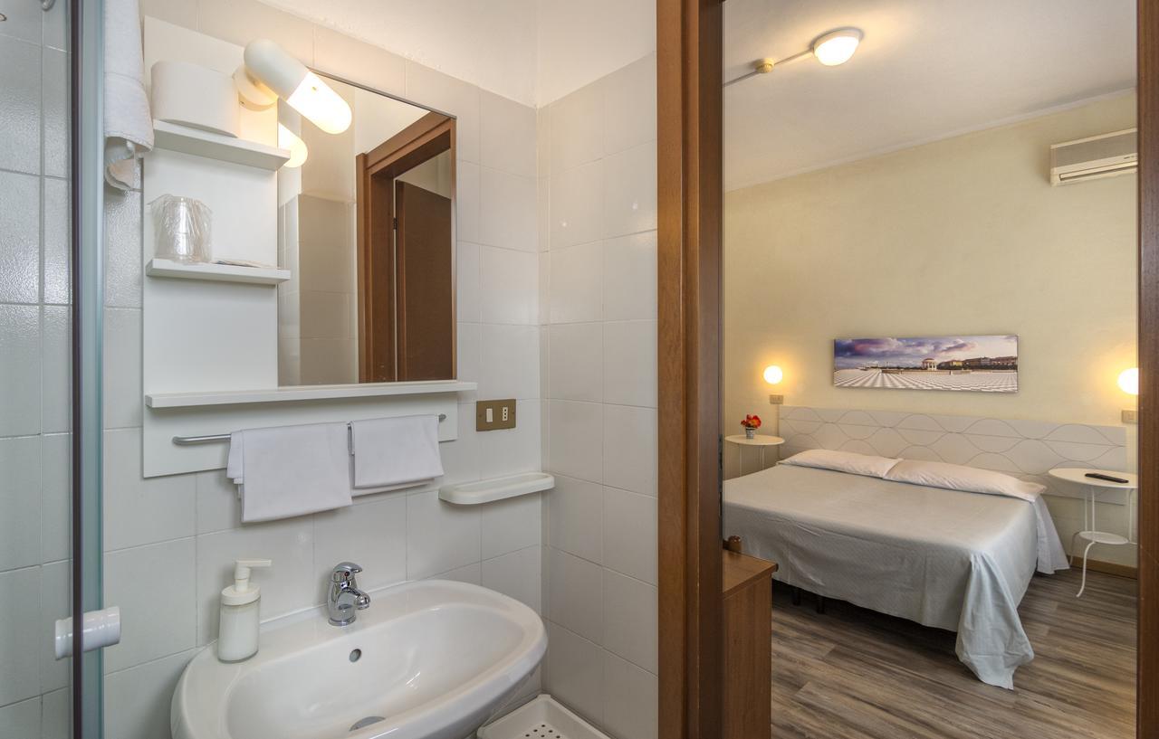 Hotel Cecile 2*