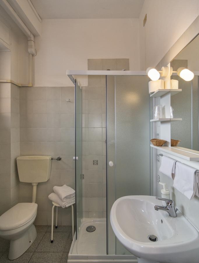 Hotel Cecile 2*