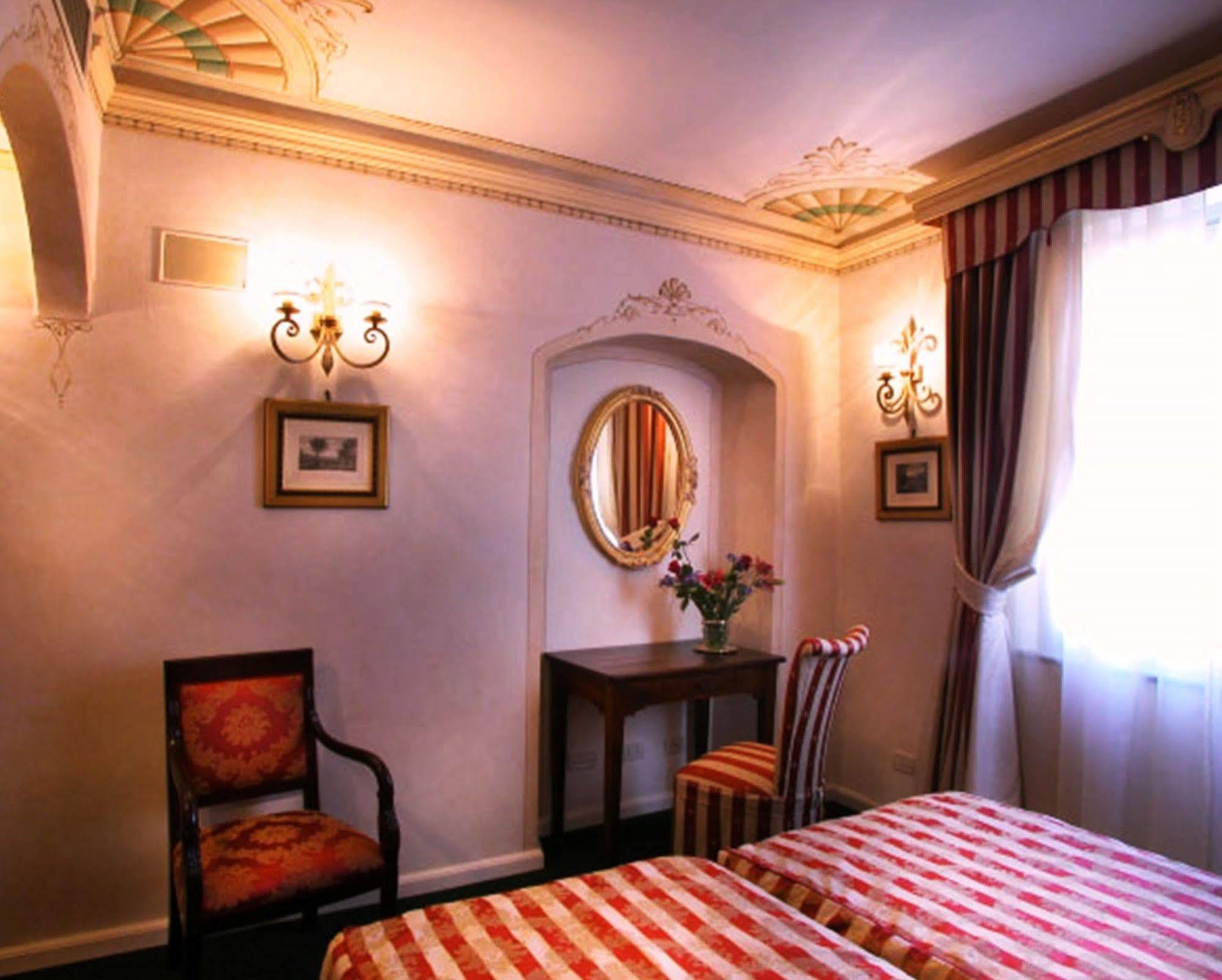 Relais Dell'orologio Hotel 4*