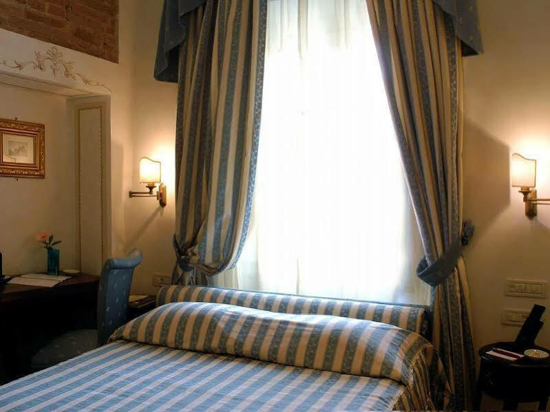 Relais Dell'orologio Hotel 4*