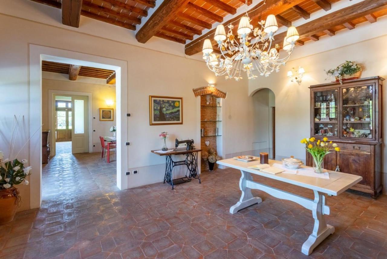 Rossa Villa Pisa