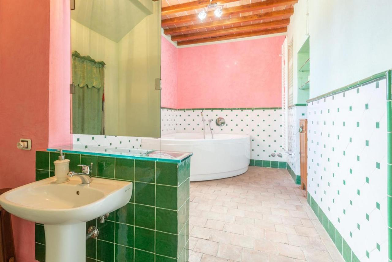 Rossa Villa Pisa