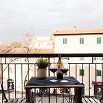Hostly - Light And Wood Near The Tower - 100Sqm, 6 Pax, 2 Bedrooms, Town Center