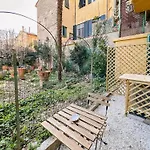 Centro Storico Spina White House
