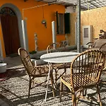 Carlitos Maison