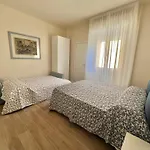 F&F Rooms