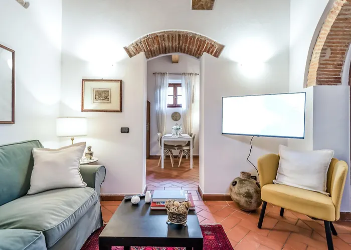 Hostly-Santa Maria Tower Suite-Just By The Tower