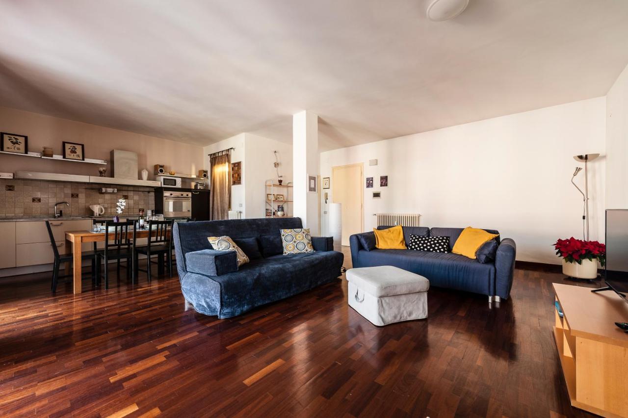 Apartment Hostly - Light And Wood Near The Tower - 100sqm, 6 Pax, 2 Bedrooms, Town Center *