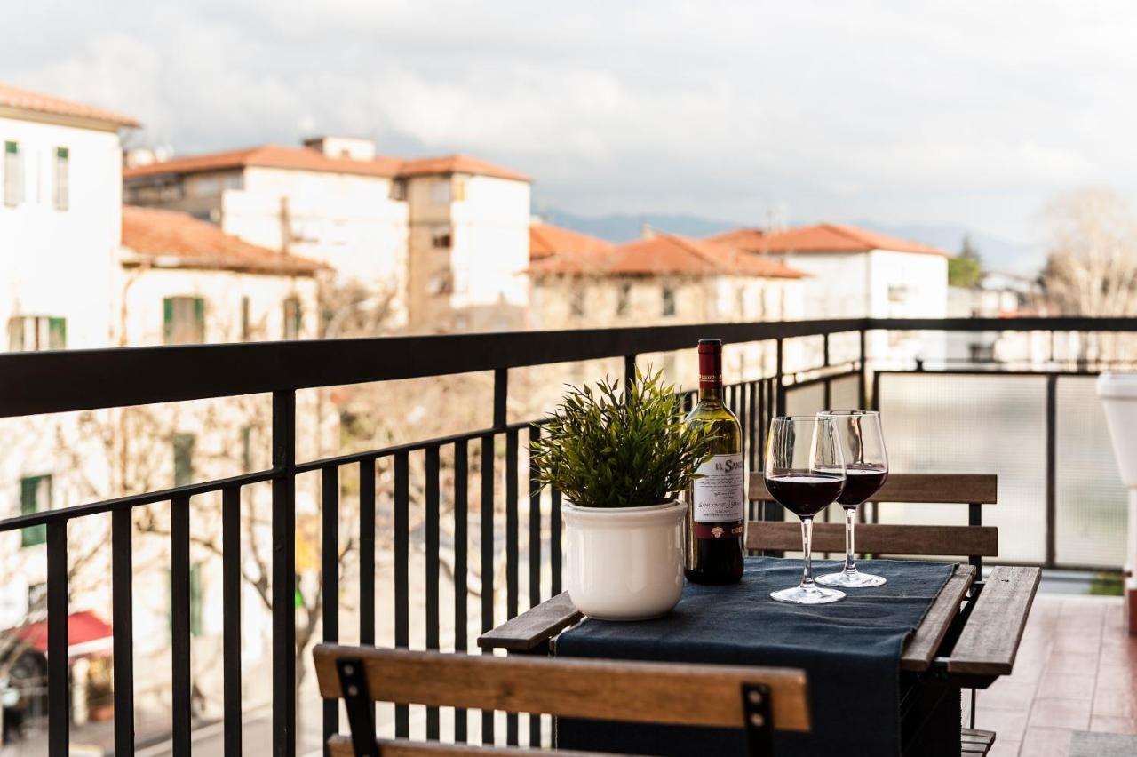 Hostly - Light And Wood Near The Tower - 100sqm, 6 Pax, 2 Bedrooms, Town Center