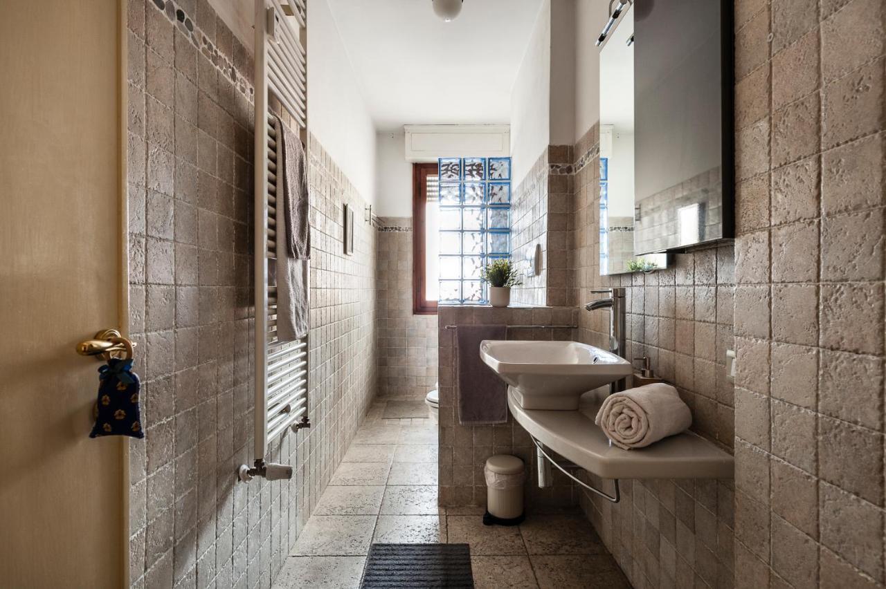 Hostly - Light And Wood Near The Tower - 100sqm, 6 Pax, 2 Bedrooms, Town Center Apartment