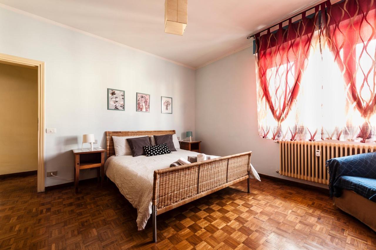 Hostly - Light And Wood Near The Tower - 100sqm, 6 Pax, 2 Bedrooms, Town Center