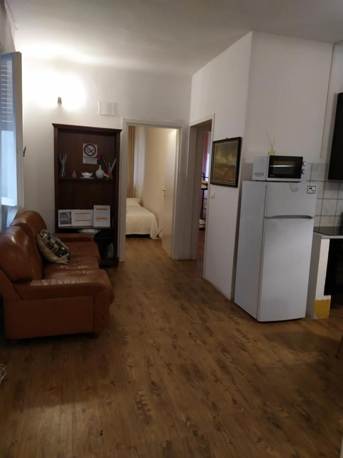 Camera Grande Rosa Alloggio in famiglia *