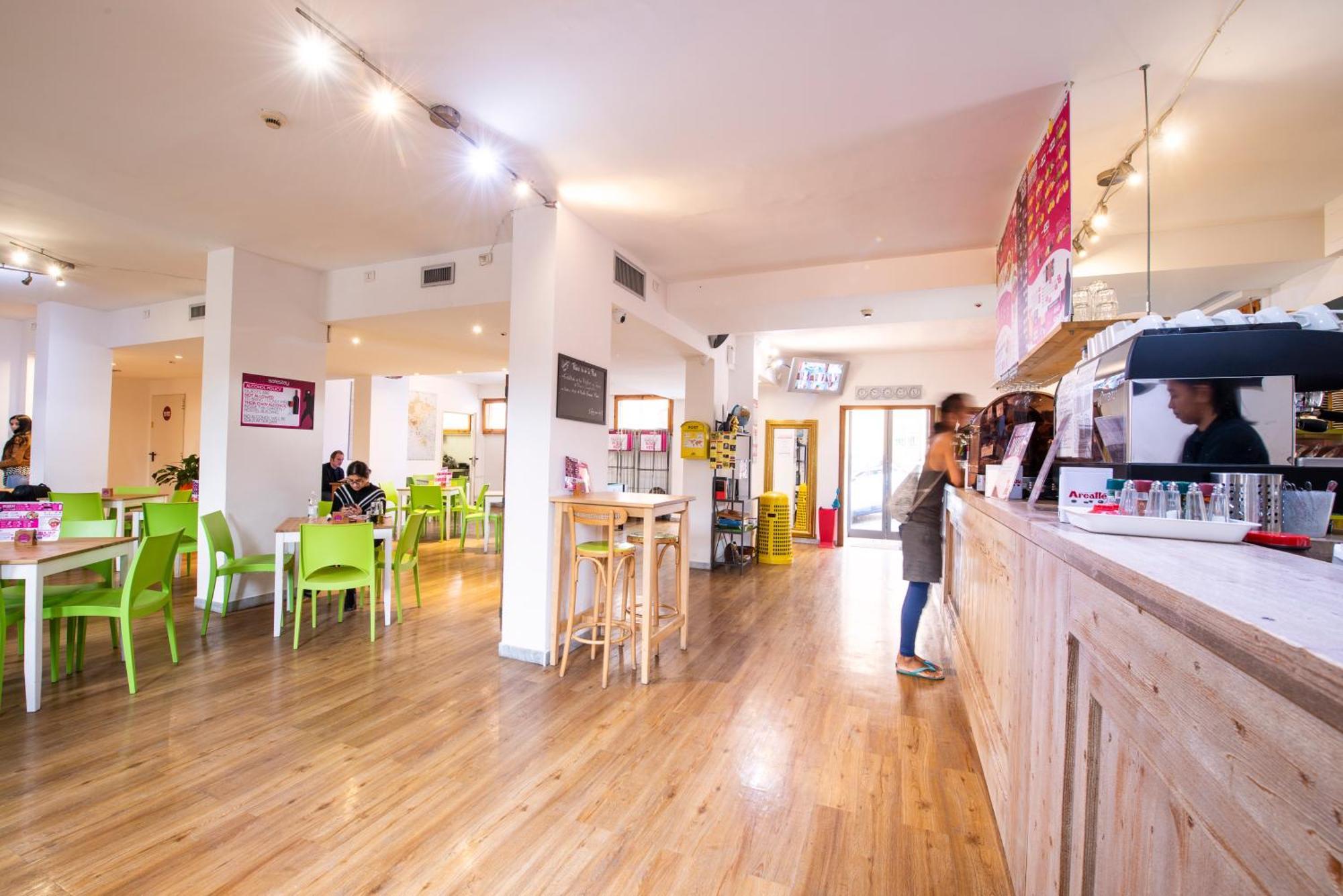 Safestay Hostel *