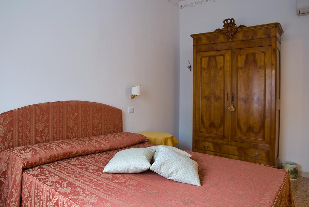 Bed & Breakfast Lady Rose 2*